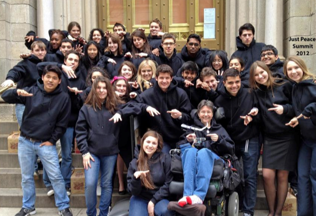 Jeni Stepanek and the 2012 Global Teen Leaders. (Photo: Marc Birnbach)